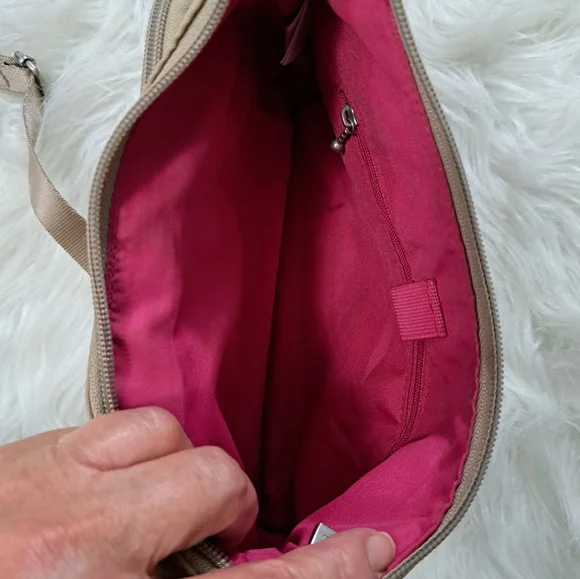 SALE. Sm Baggallini w/pink builtin wallet - Picture 13 of 15